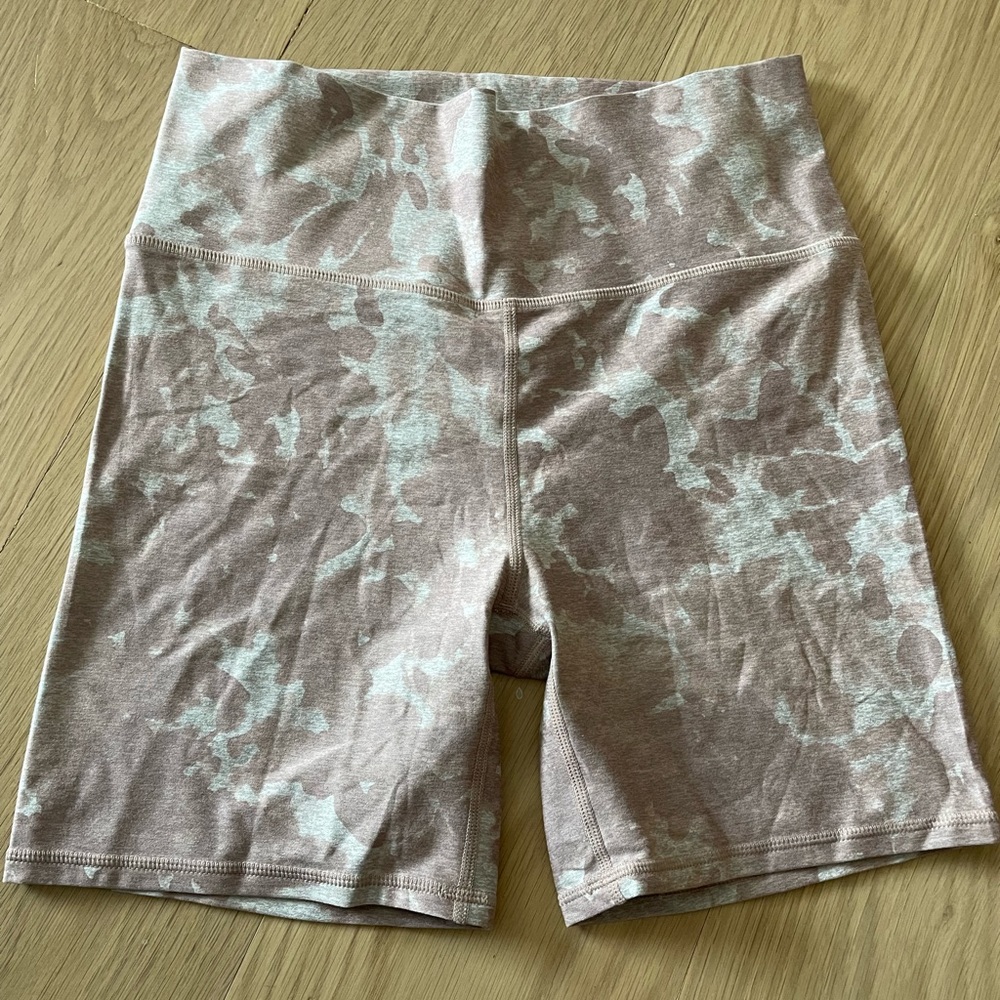 Vuori high waisted bike shorts size M